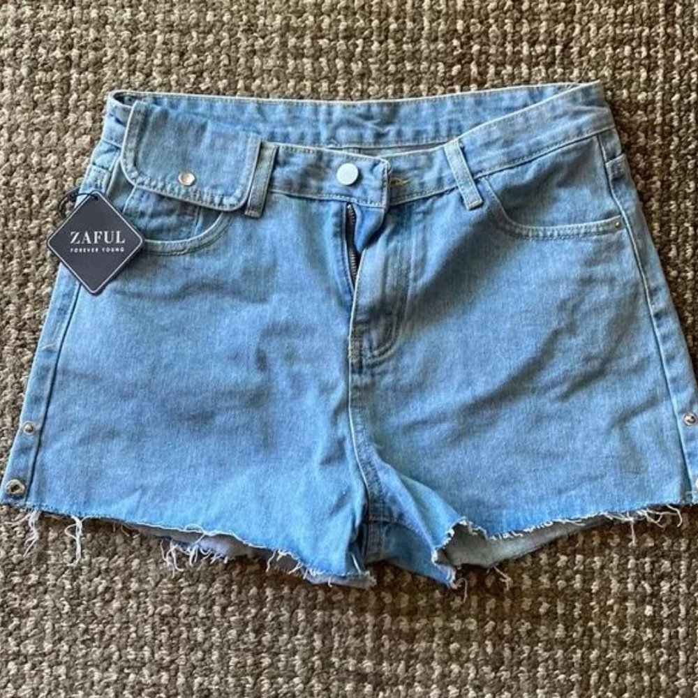 Zaful Forever Young NWT Distressed Cutoff Denim Short, Size M